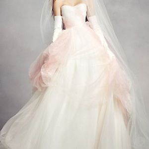 Vera Wang wedding dress size 4 unaltered.